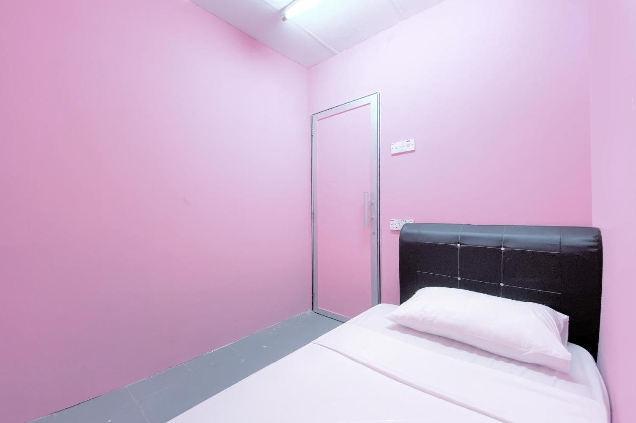 Spot On 90123 Rainbow Guest House Джордж Таун Екстериор снимка