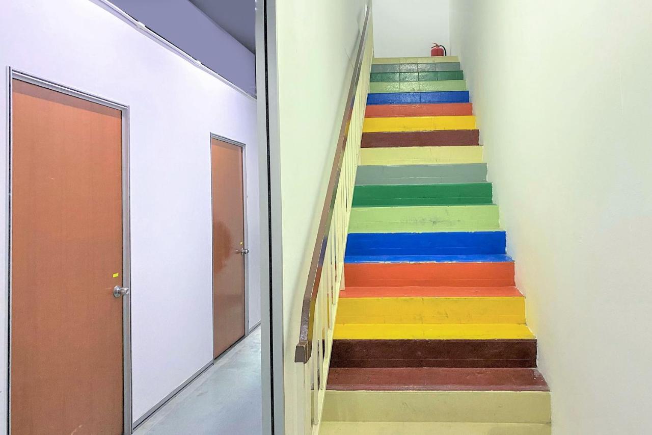 Spot On 90123 Rainbow Guest House Джордж Таун Екстериор снимка