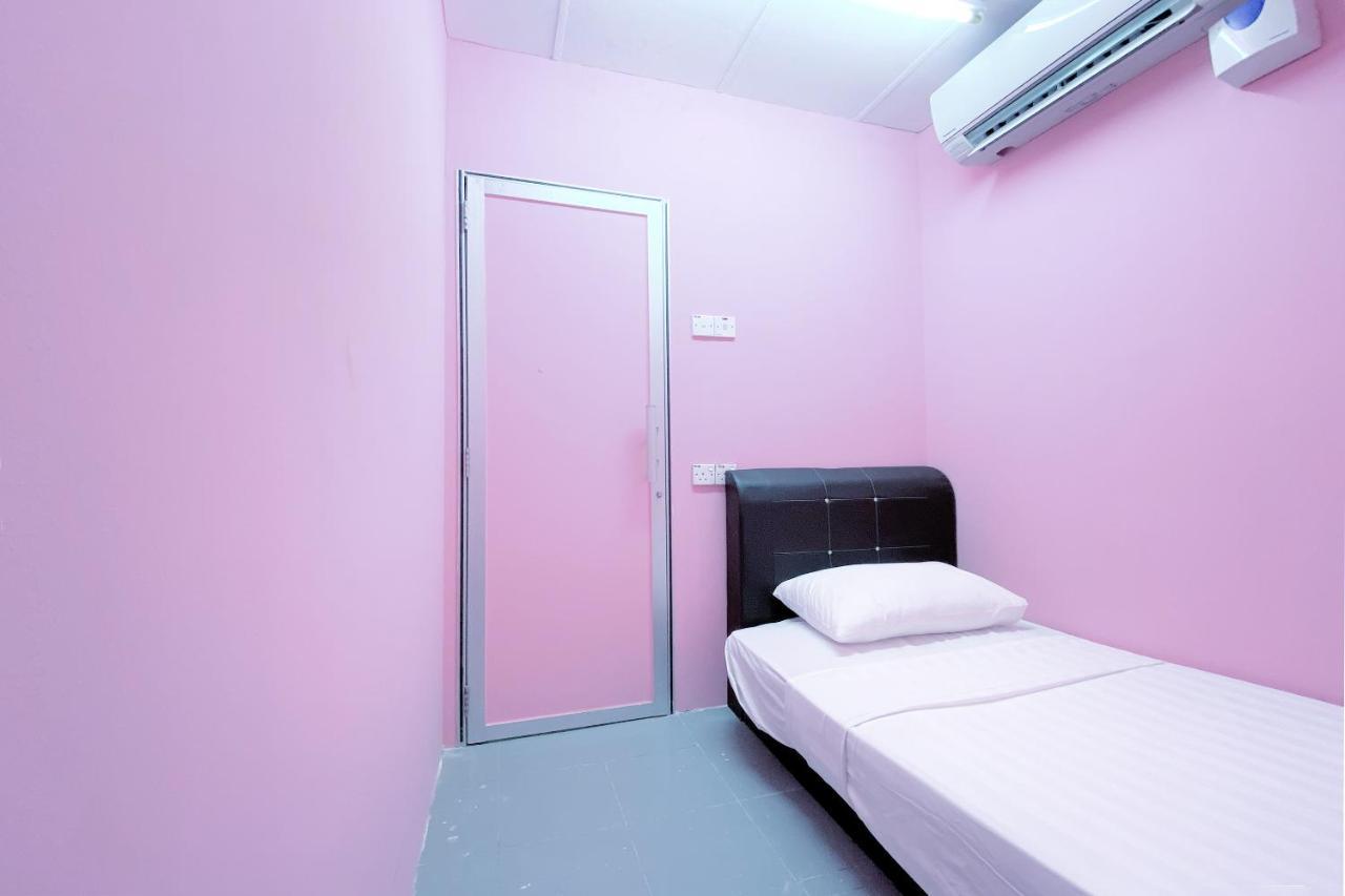 Spot On 90123 Rainbow Guest House Джордж Таун Екстериор снимка