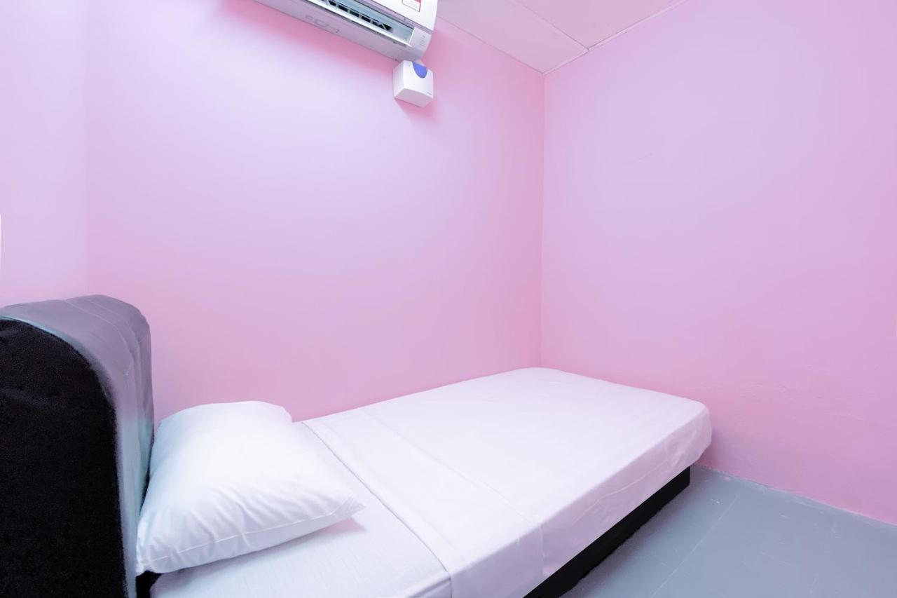 Spot On 90123 Rainbow Guest House Джордж Таун Екстериор снимка
