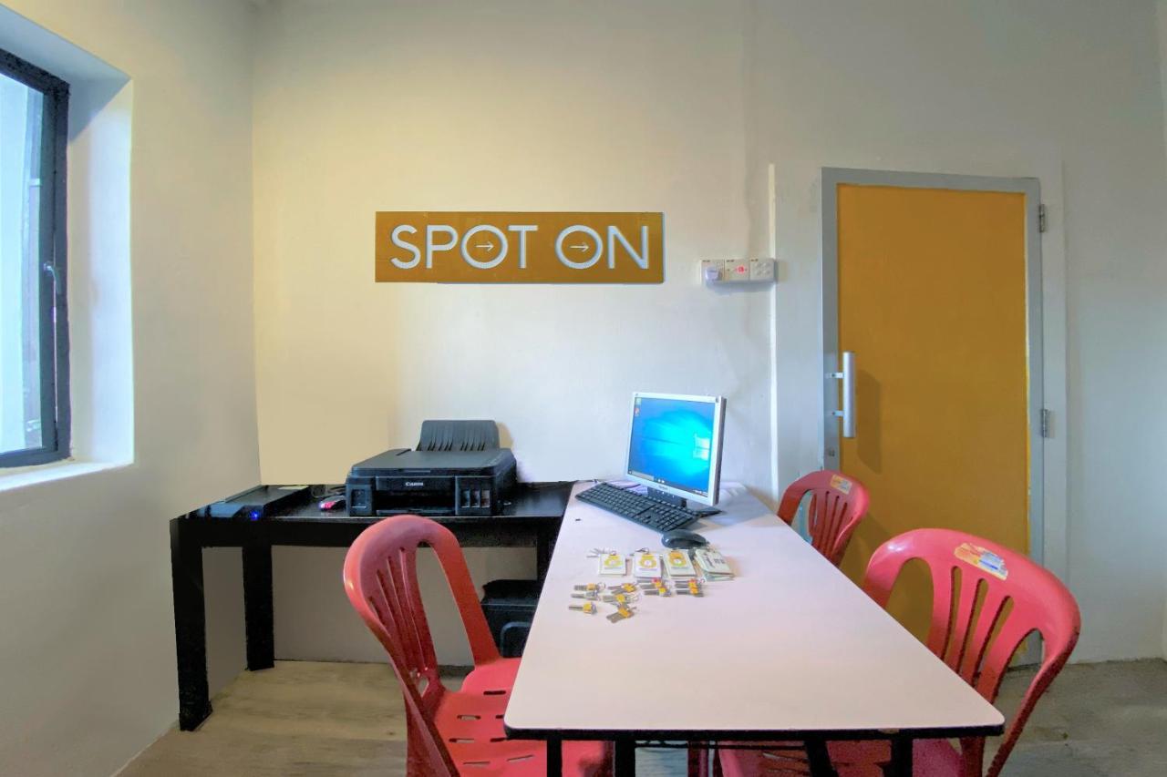 Spot On 90123 Rainbow Guest House Джордж Таун Екстериор снимка